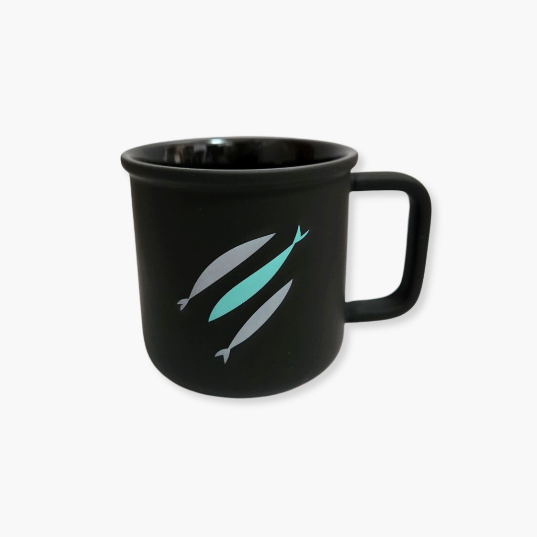 Tasse en caoutchouc à trois poissons